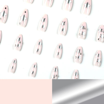 Kunstvolle Nagelverlängerungen mit Silberstern-Design Brehn