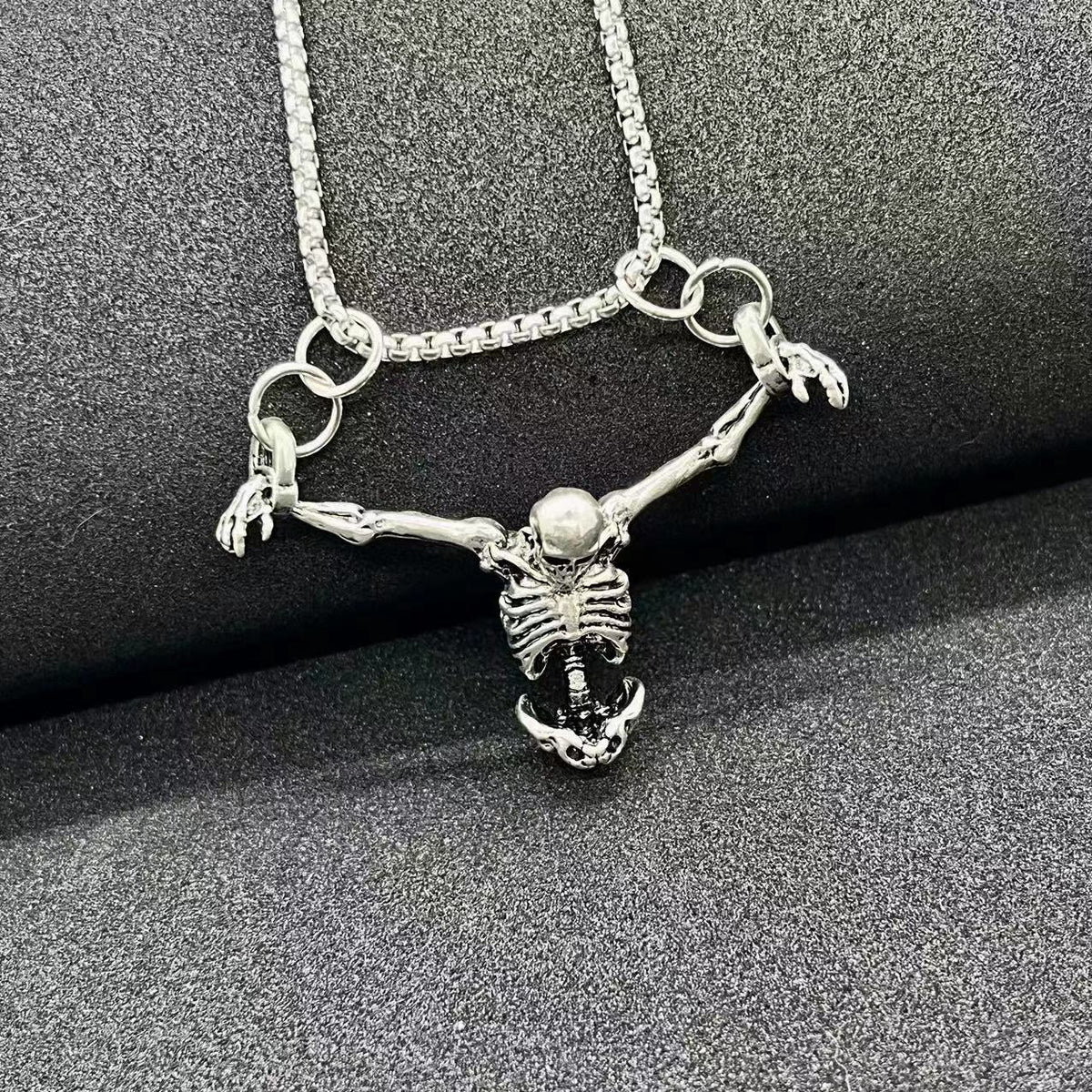 Skeleton Anhänger Halskette Brehn