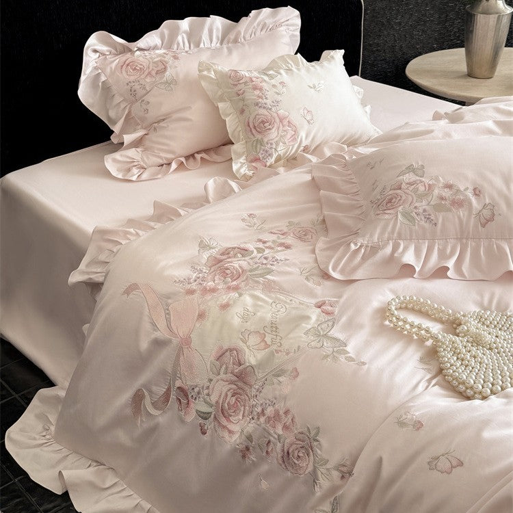 Luxuriöse Satin-Bettwäschegarnitur mit floraler Stickerei, Rüschenrand und seidig-mattem Finish Brehn