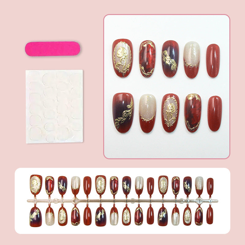 Kunstnagelset mit floralen und glamourösen Verzierungen Brehn