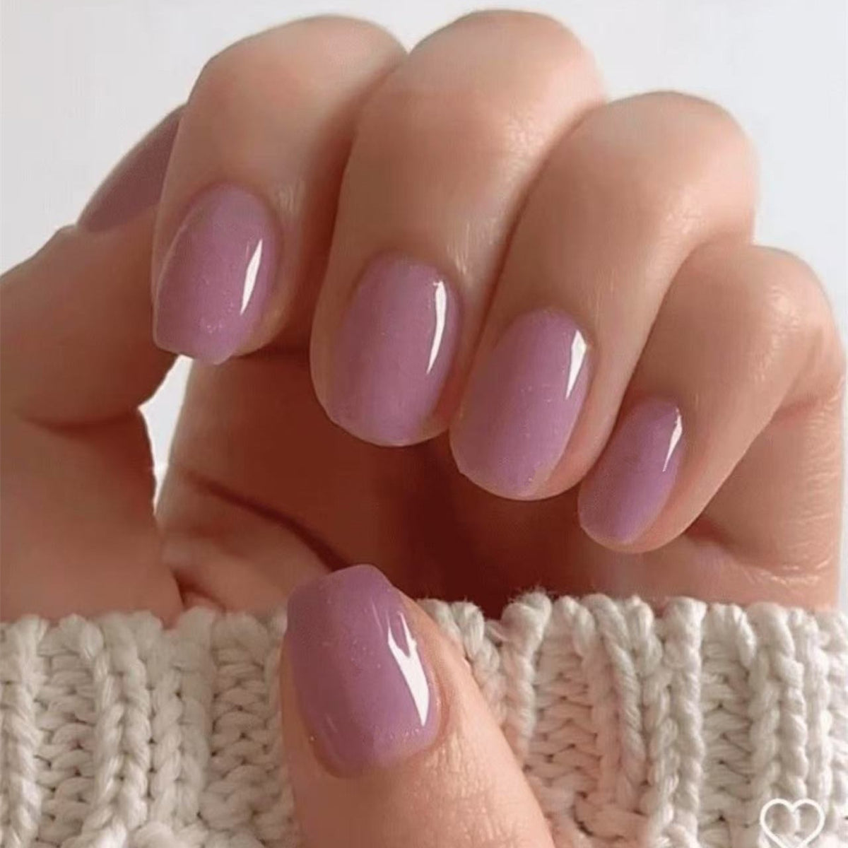 Glänzende Press-On-Nageltips mit elegantem Finish