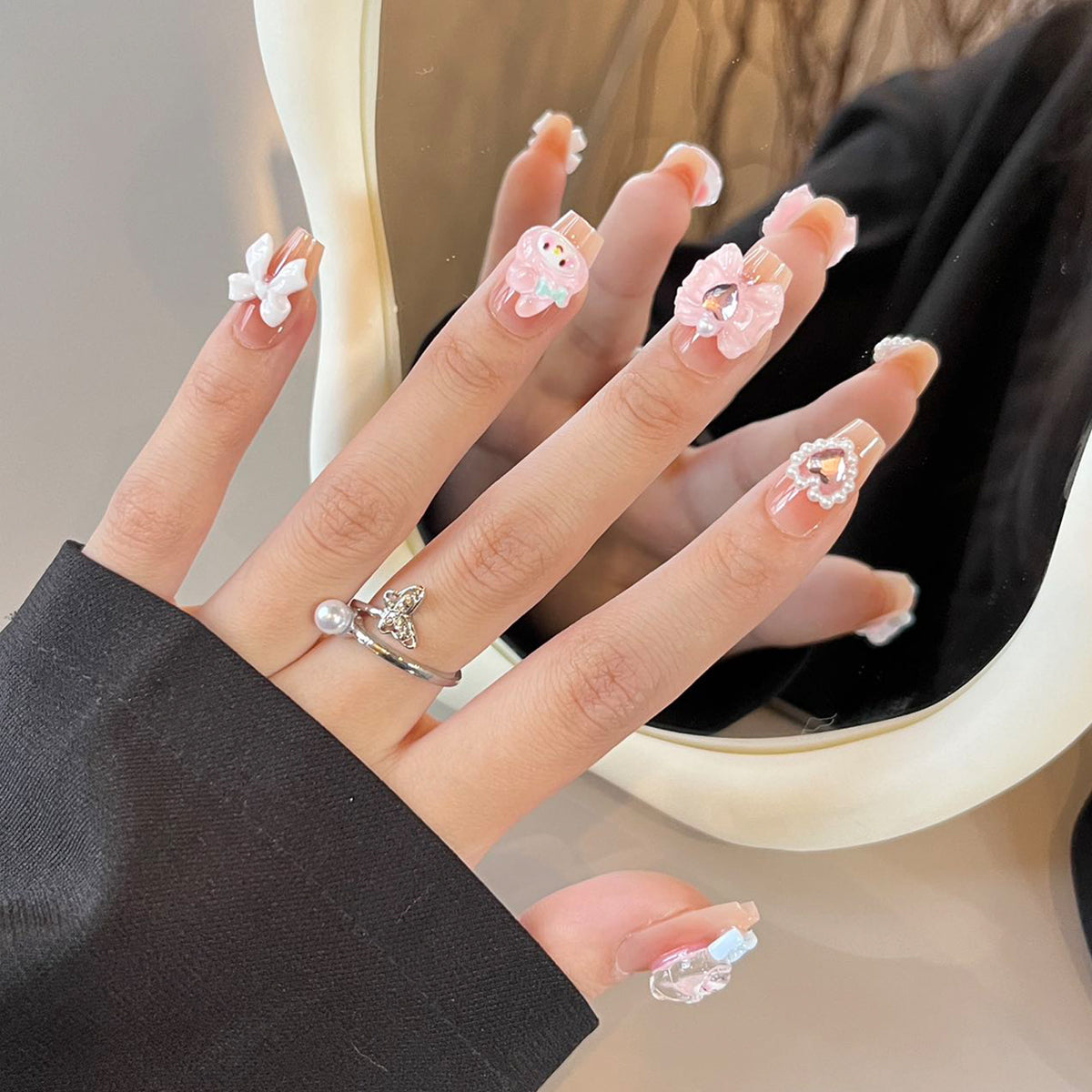 Elegante Lange Press-On Nägel Set mit Künstlerischen Spitzen Brehn