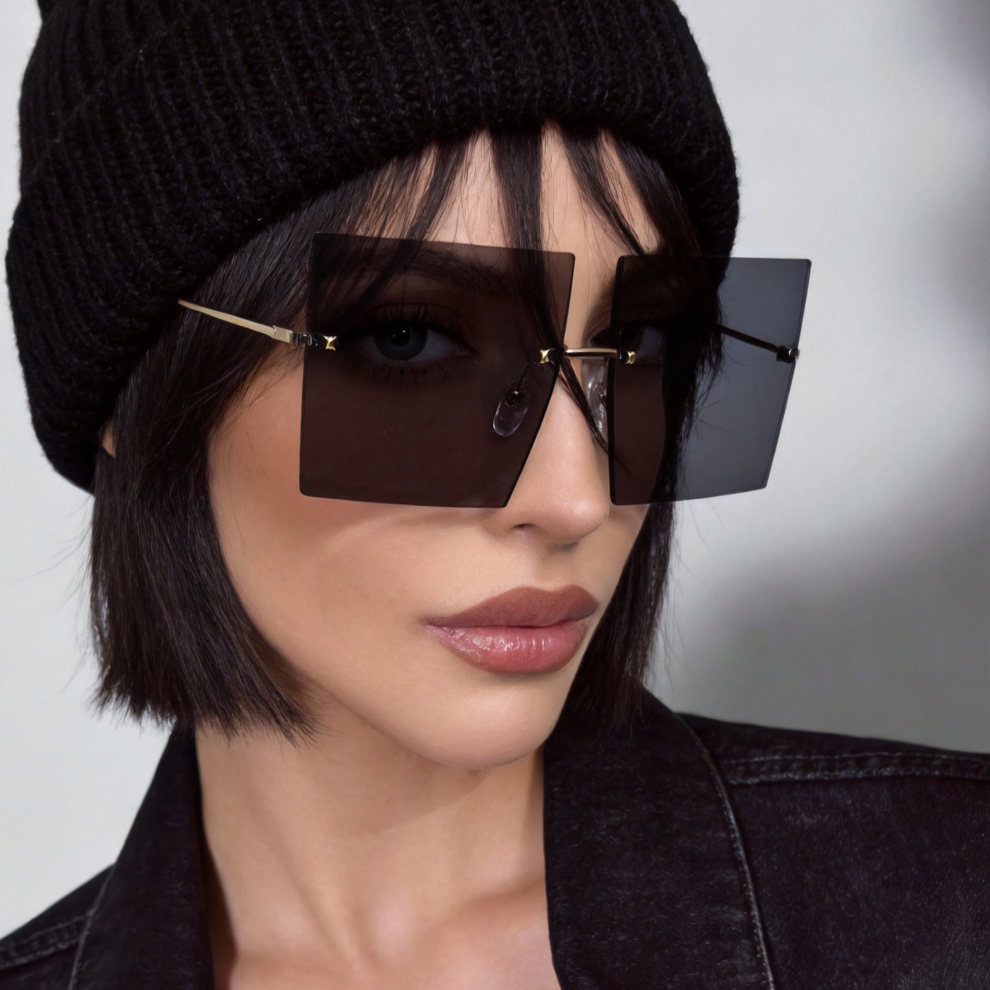 Damen modische quadratische Sonnenbrille mit breiten Gläsern und filigranem Metallrahmen Brehn
