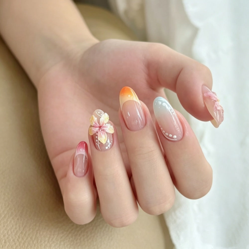 Kreative Kunstnägel mit Floralen Details Brehn