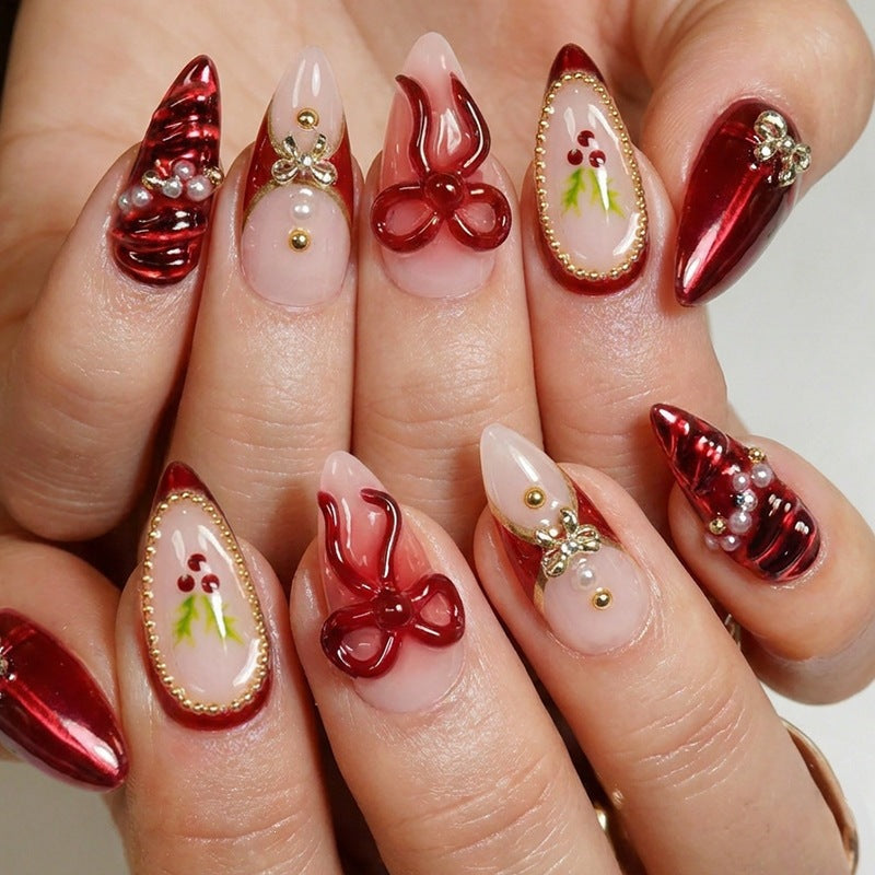 Kunstnagelset mit festlichen Designs und Glitzerelementen Brehn