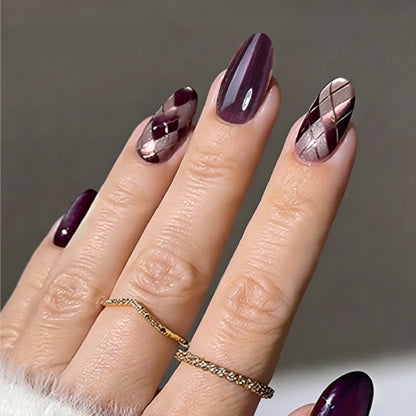 Kunstnagelset mit stilvollen geometrischen und eleganten Akzenten Brehn
