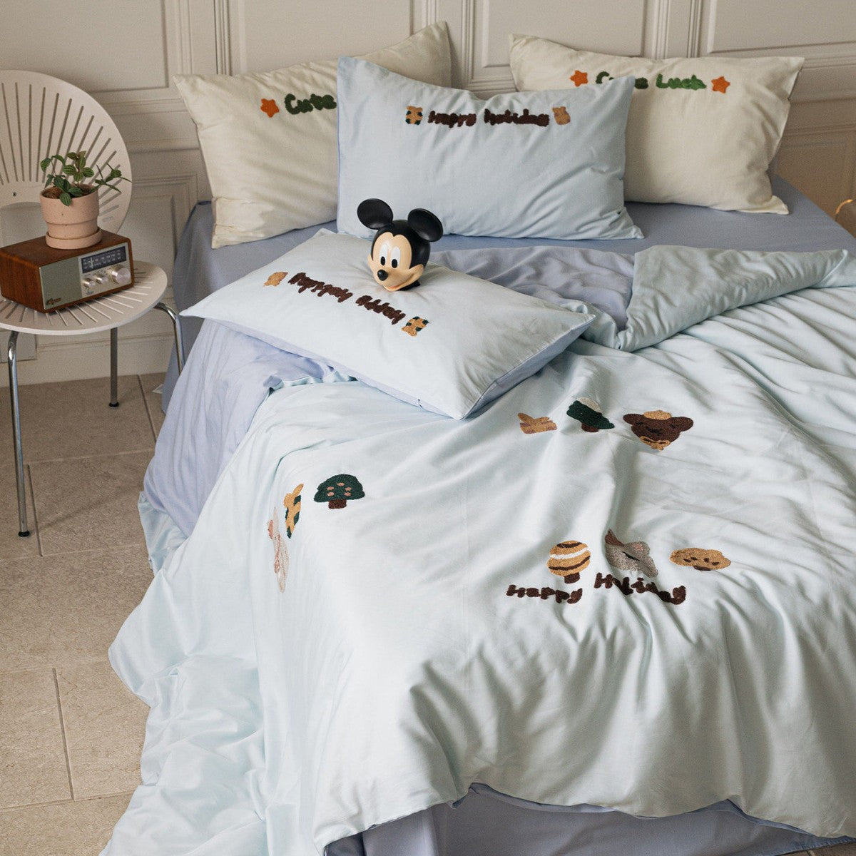 Besticktes tufted Baumwoll-Bettbezug-Set mit dekorativen Kissenbezügen