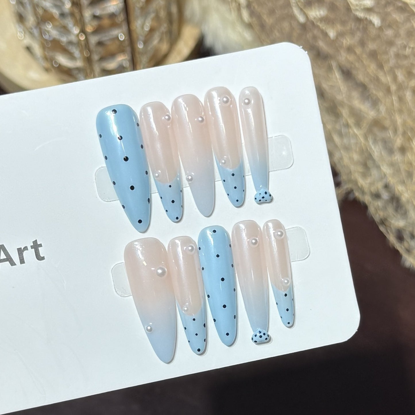 Dekorative Press-On Nagelset mit einzigartigem Punktdesign Brehn
