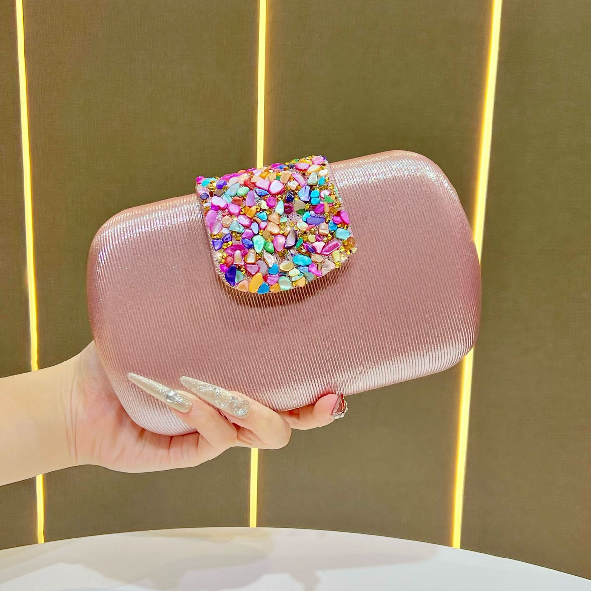 Strass-dekorierte Abend-Clutch