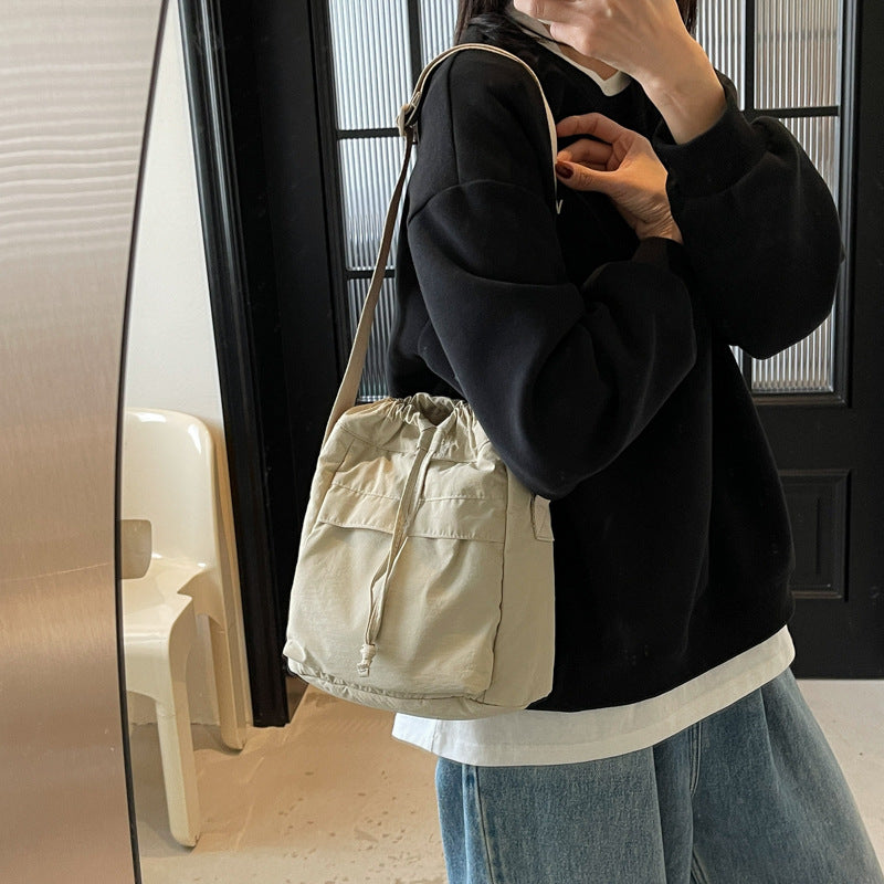 Lässige Kordelzug-Eimer-Tasche Brehn