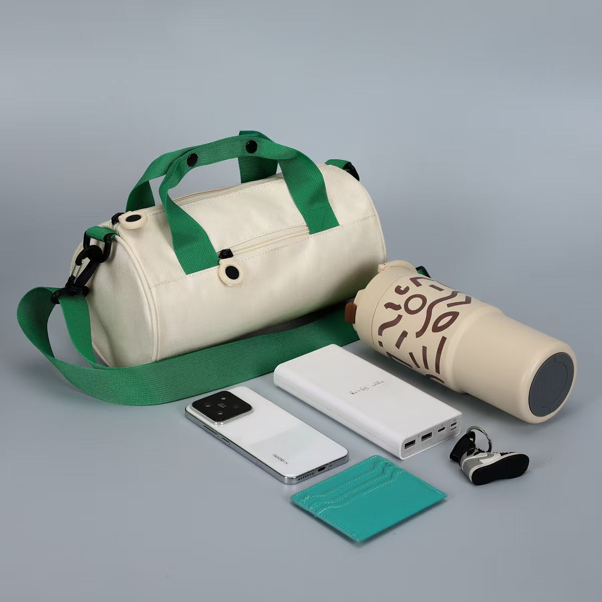 Sportliche Mini-Duffel-Tasche mit Verstellbarem Schultergurt und Stabilen Tragegriffen Brehn