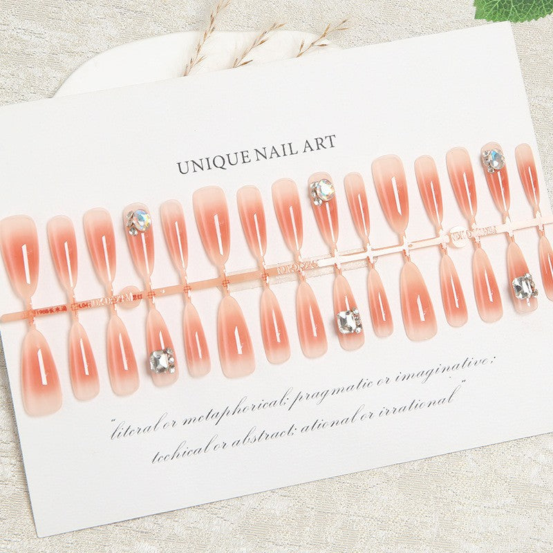 Kunstnagelset mit eleganten kristallinen Akzenten Brehn