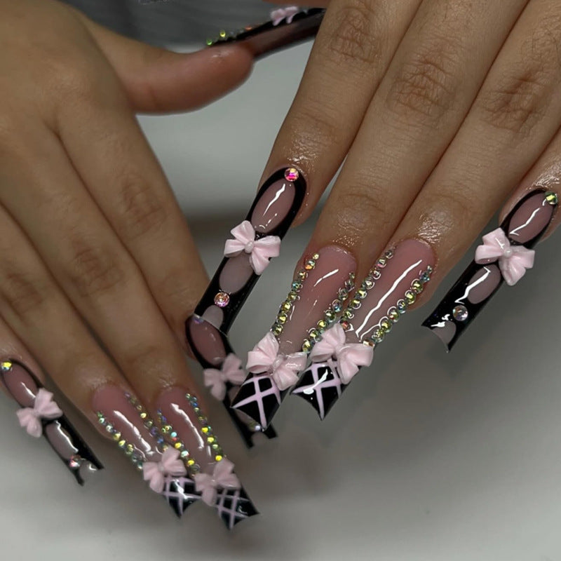 Kunstvolle Acryl-Nägel mit floralem Design und Strass-Bow Brehn