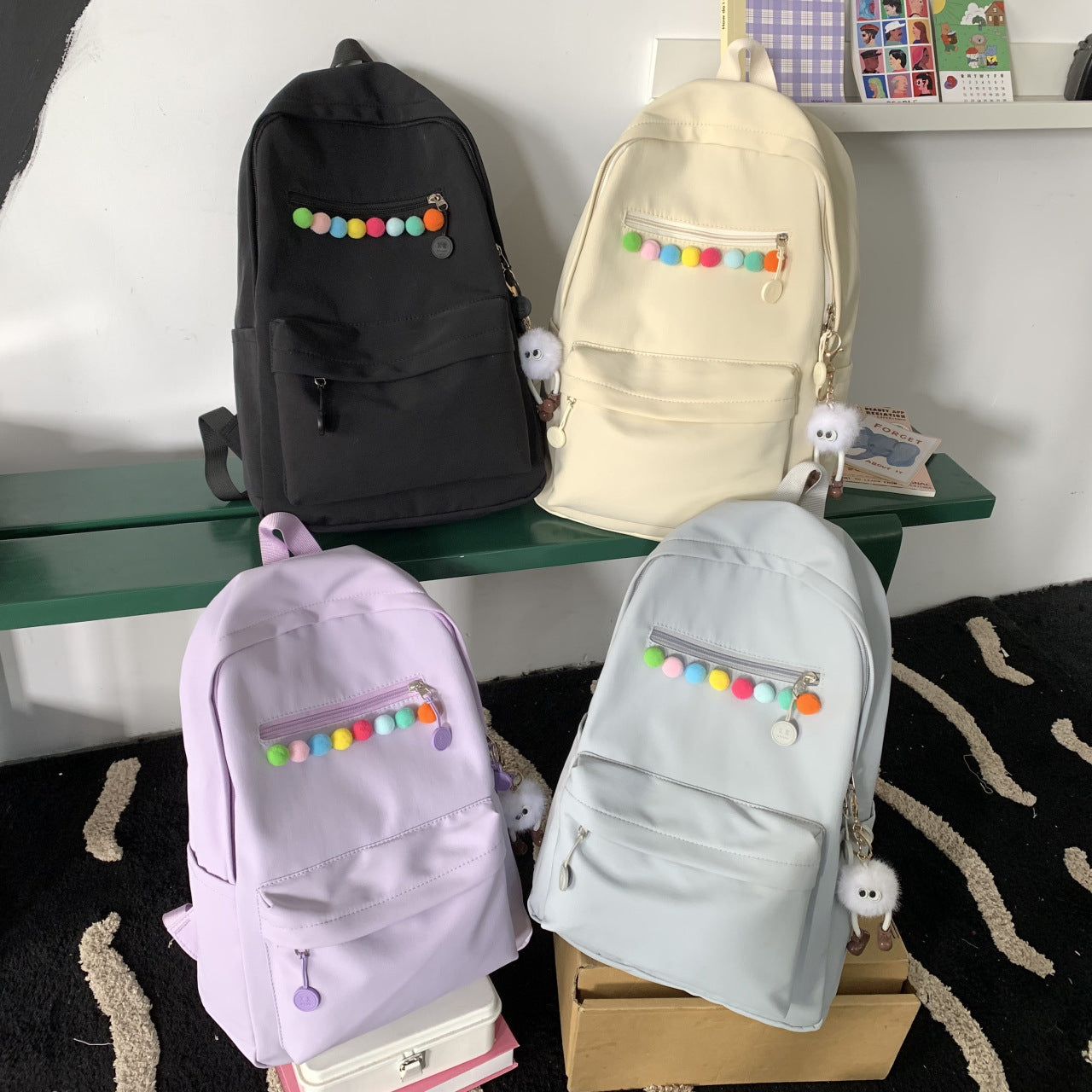 Praktischer Rucksack mit Farbenfrohen Applikationen Brehn