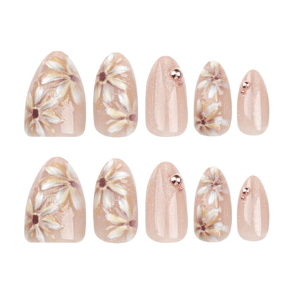 Kunstvolle Nagelverlängerungen mit 3D-Blumenmotiv Brehn
