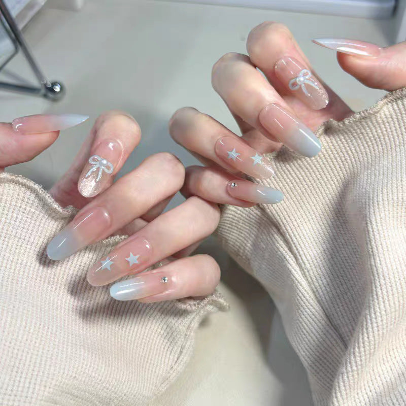 Dekoratives Press-On Nagelkunst-Set mit Schleife und Farbverlaufdetails Brehn