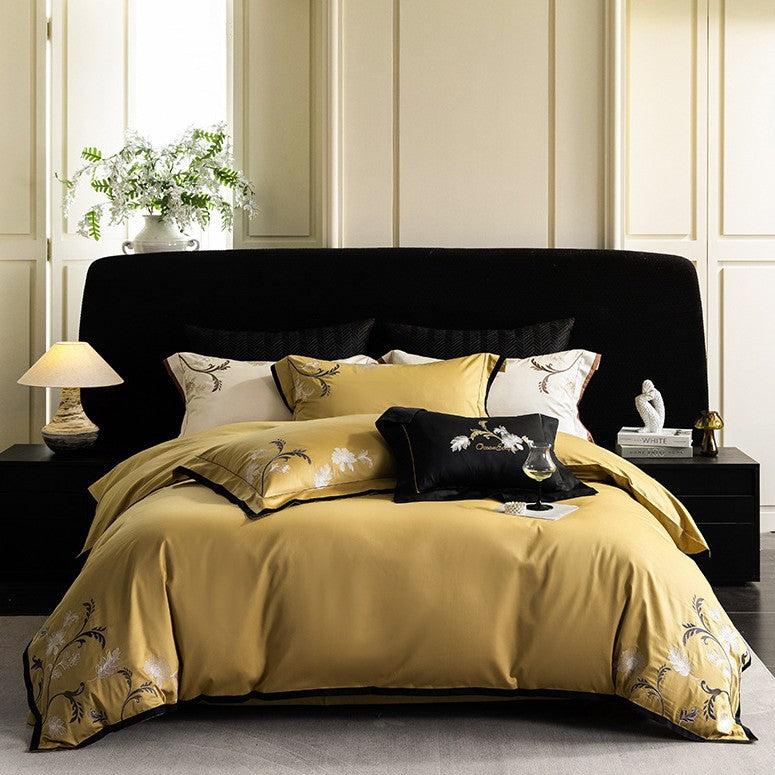 Luxuriöses besticktes Satin-Bettwäsche-Set mit floralem Eckmotiv und Kontrastpaspel