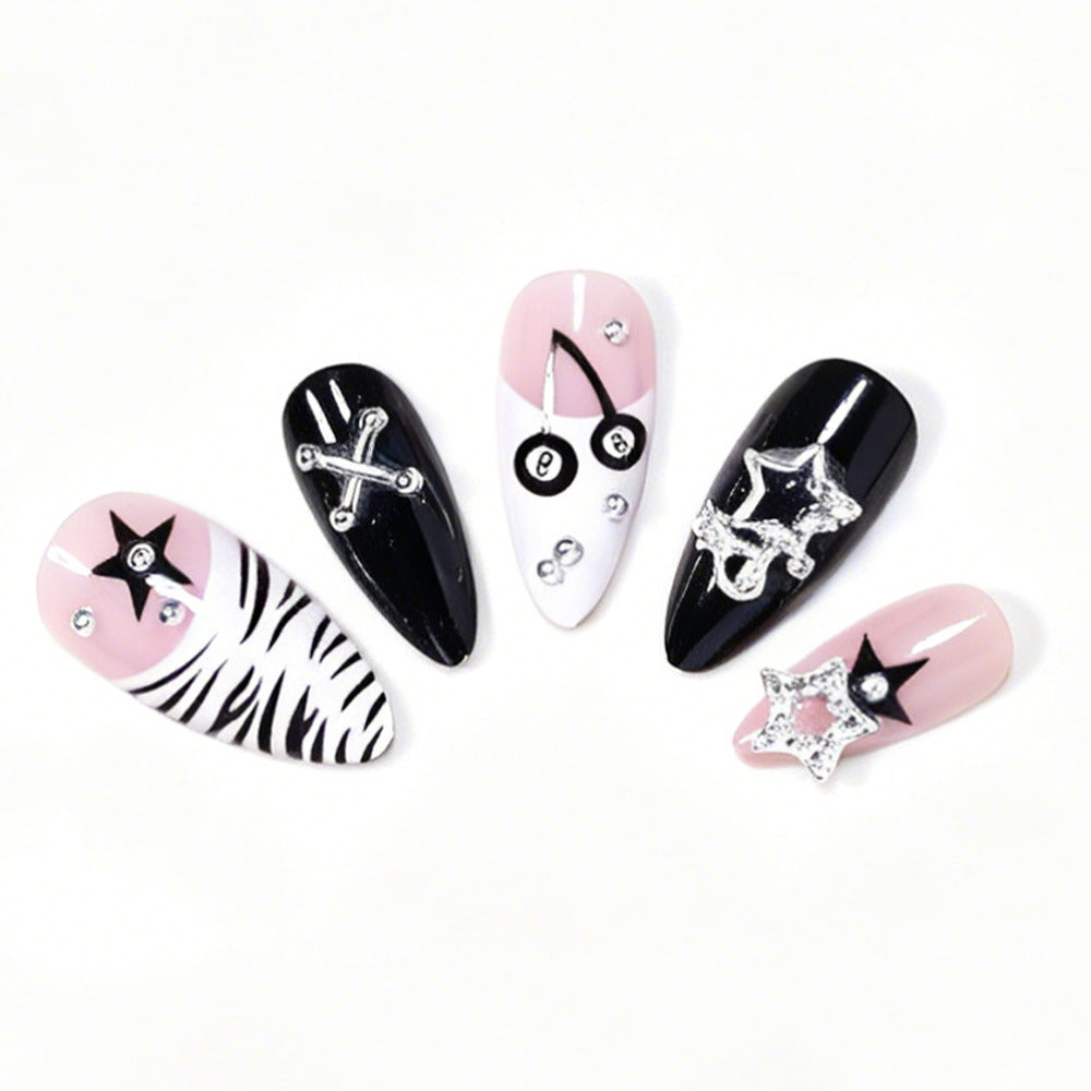Dekorative Press-On Nagelkunst Tipps mit einzigartigen Akzenten Brehn
