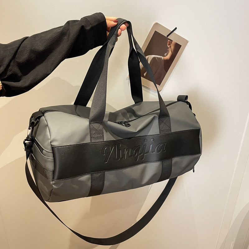 Sportliche Reisetasche Mit Robustem Und Wasserabweisendem Material Brehn
