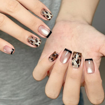 Stylisches Press-On Nagel-Set mit eleganten Glitzerakzenten Brehn