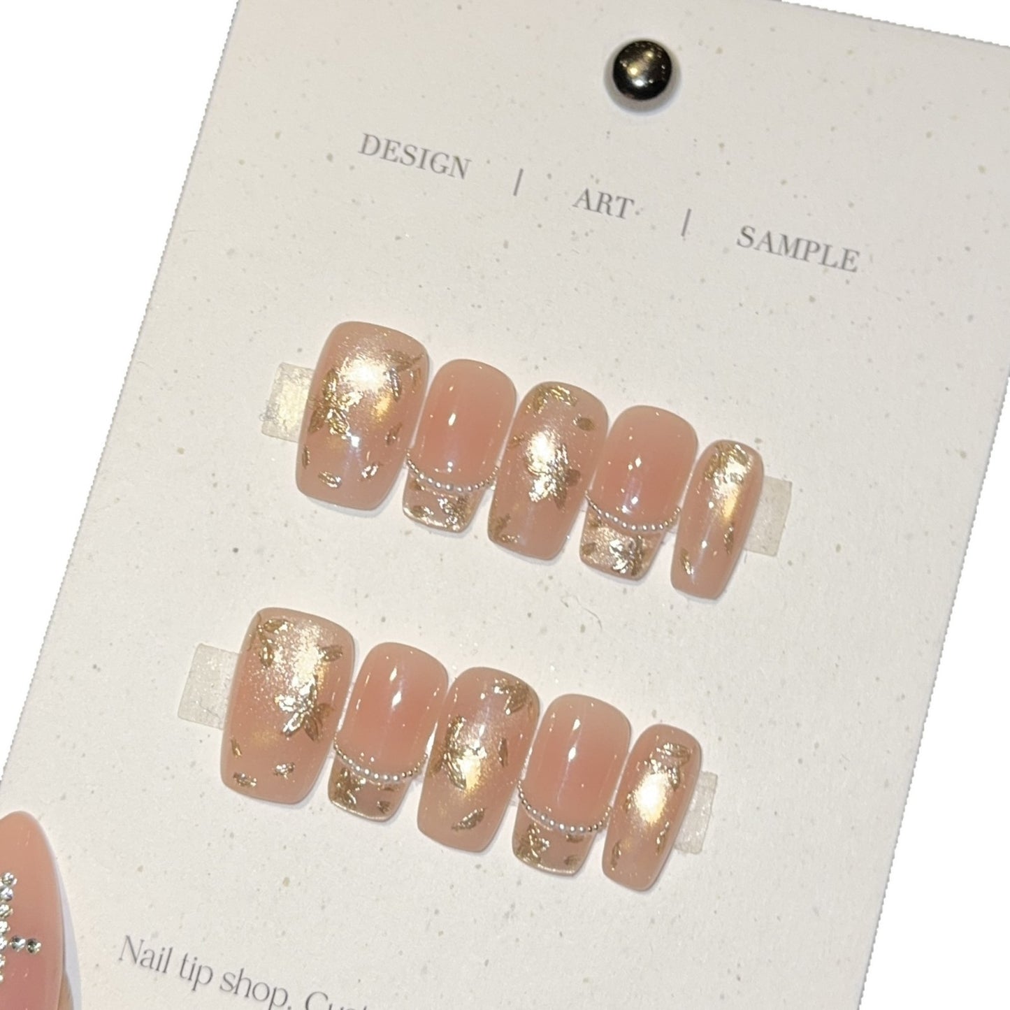 Kunstnägel mit Eleganten Goldmotiven Brehn