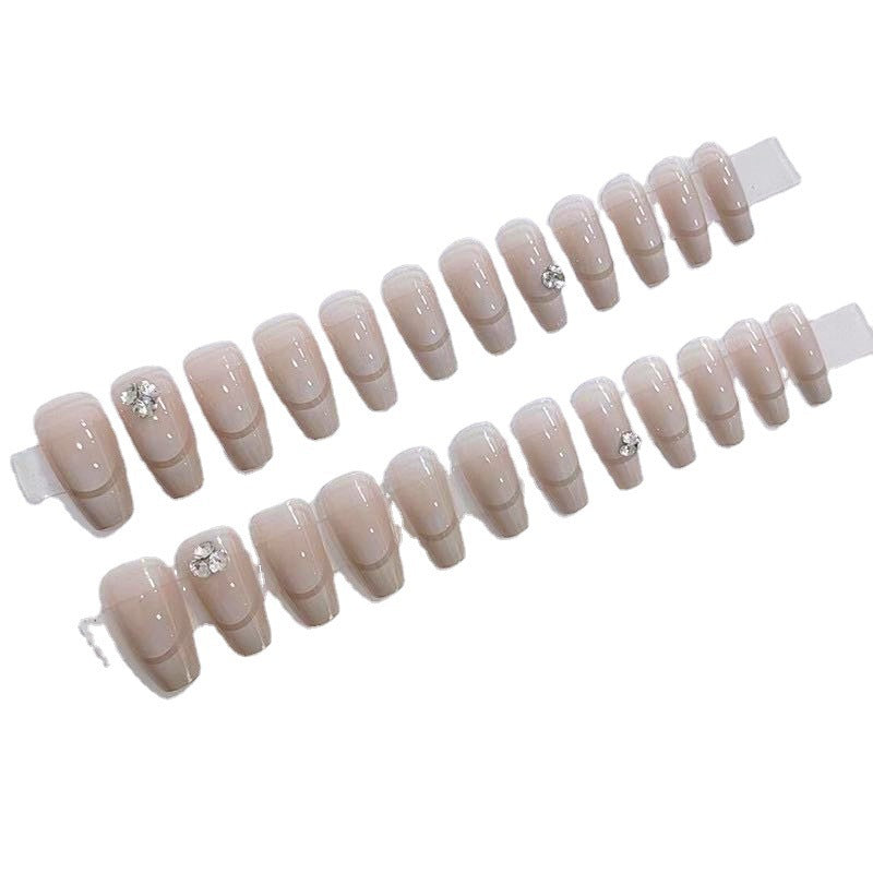 Kunstvolle French Tip Kunstnägel mit Strassakzenten Brehn