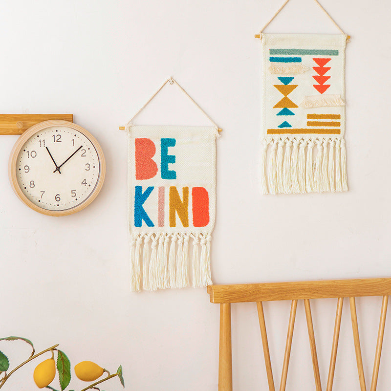 Boho-Wandbehang aus gewebter Baumwolle mit handgetufteten Applikationen und Fransen Brehn