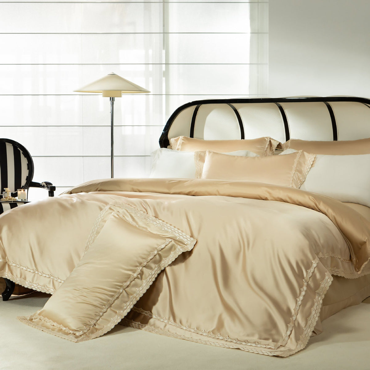 Luxuriöses Satin-Duvetbezug-Set mit gekerbtem Spitzenbesatz und besticktem Rand