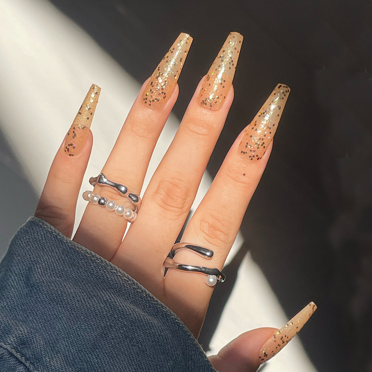 Glitzernde Lange Stiletto Nagelverlängerungen Brehn