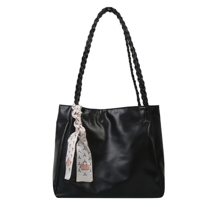 Glänzende Kunstleder Shopper Tasche mit geflochtenen Trägern