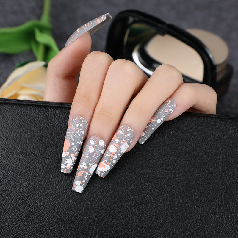 Kunstnägel mit künstlerischem Splatter-Design Brehn