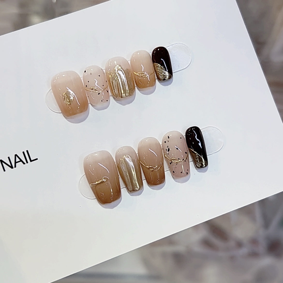 Künstlerisches Press-On Nageldesign Brehn