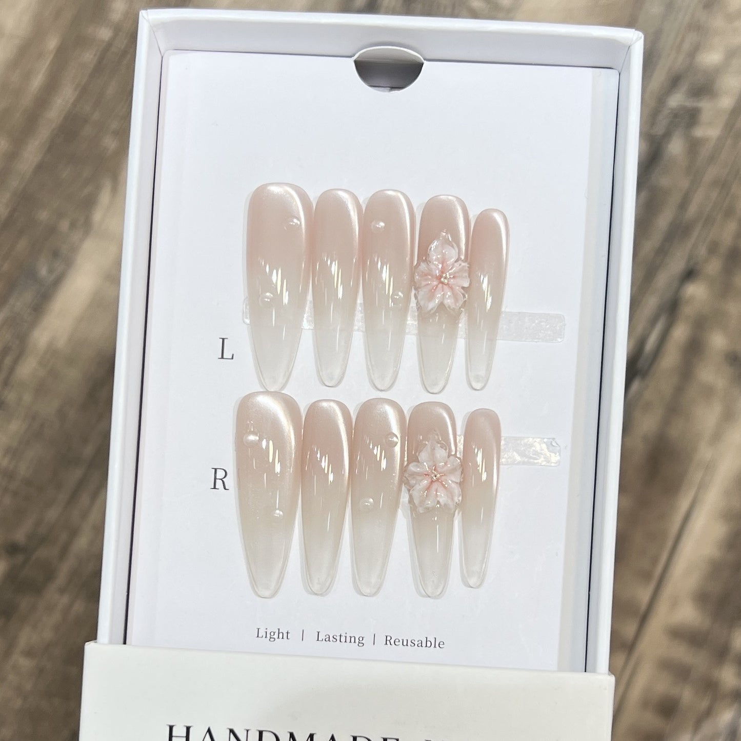 Elegante Stiletto-Nagelverlängerungen mit floralen Akzenten Brehn