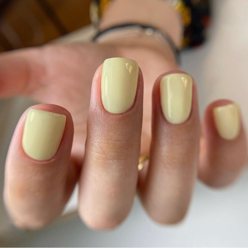 Glänzendes Press-On Nagelset mit elegantem Design Brehn