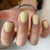Glänzendes Press-On Nagelset mit elegantem Design Brehn