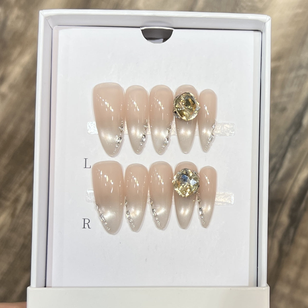 Elegantes Stiletto-Nagelkunst-Set mit Kristallverzierungen Brehn