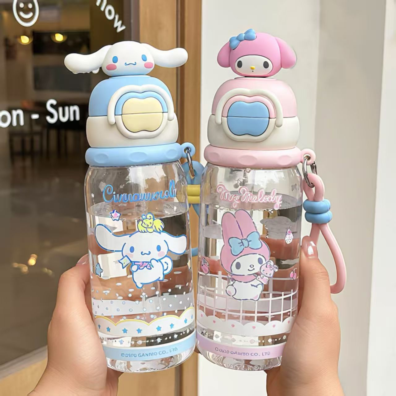 Damen Trinkflasche mit interaktivem Deckel und süßem Pochacco-Design Brehn