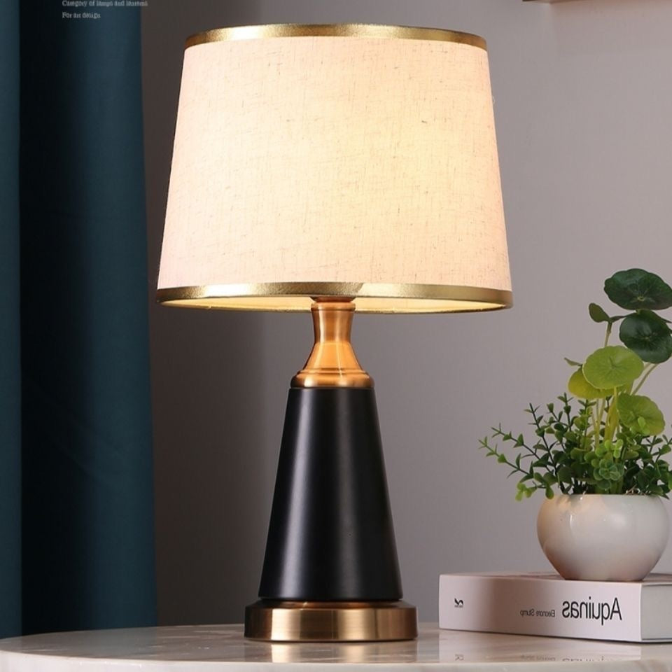 Moderne Kegelbasis Tischlampe
