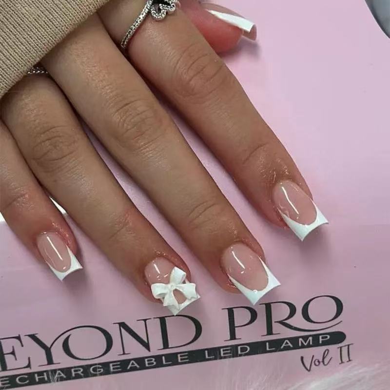 Nail Art Kunstnägel Set mit eleganten Schleifenakzenten Brehn
