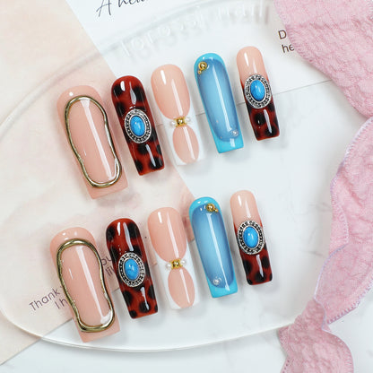 Kunstnagelset mit luxuriösen Design-Elementen und kreativen Akzenten Brehn