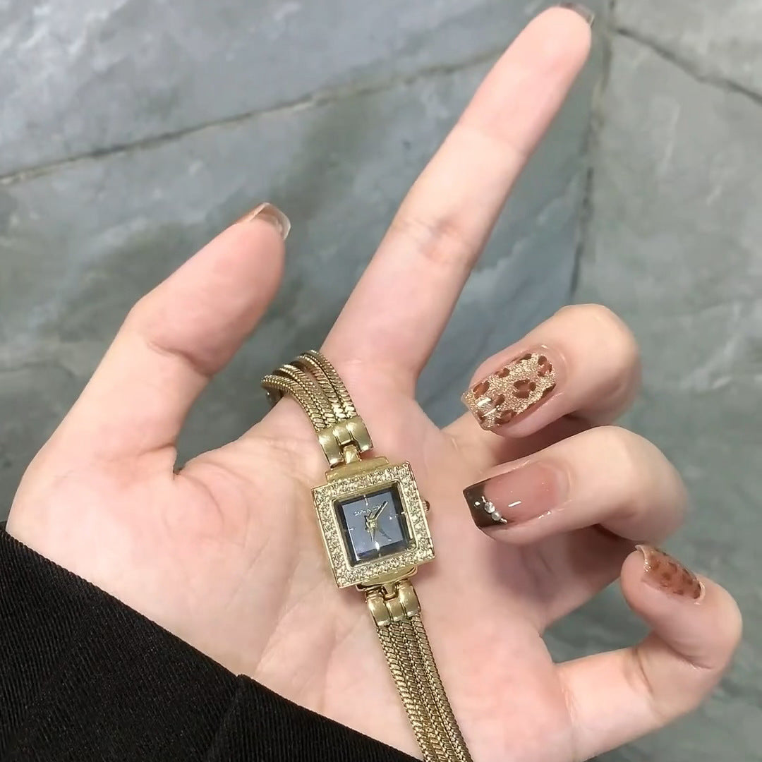 Elegante Armbanduhr mit Quadratischem Zifferblatt und Luxuriöser Mesh-Band Brehn