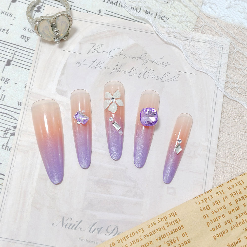 Kreatives Kunstnagel-Set mit Glitzer- und Blumendesign Brehn