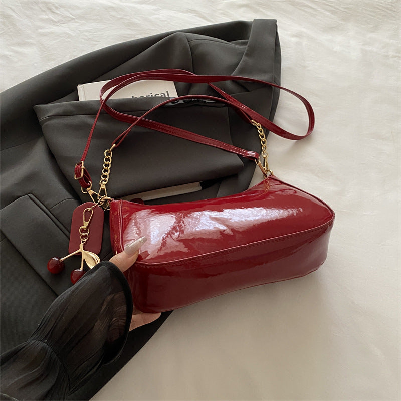 Glänzende lackierte Leder Crossbody-Handtasche