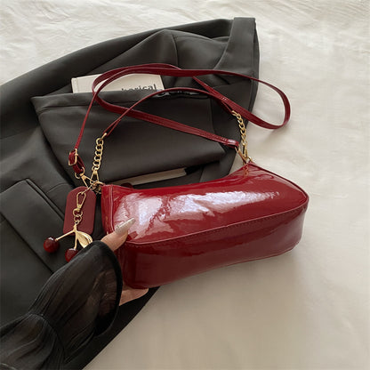Glänzende lackierte Leder Crossbody-Handtasche