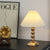 Elegante Faltenschirm-Tischlampe