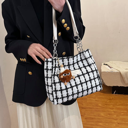 Texturierte Fransen-Detail-Handtasche