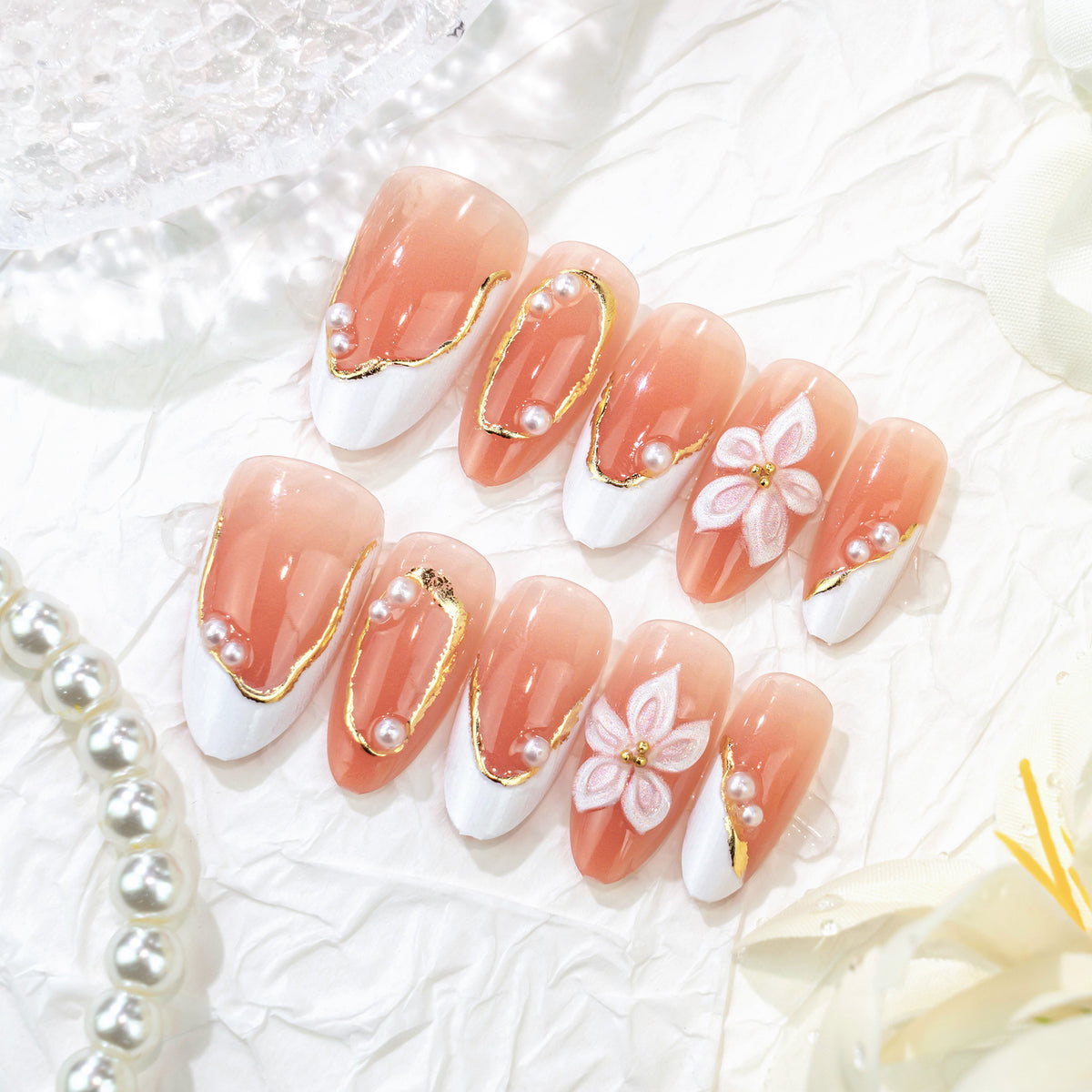 Blumen- und Perlen-verziertes Press-On Nageldesign Set Brehn