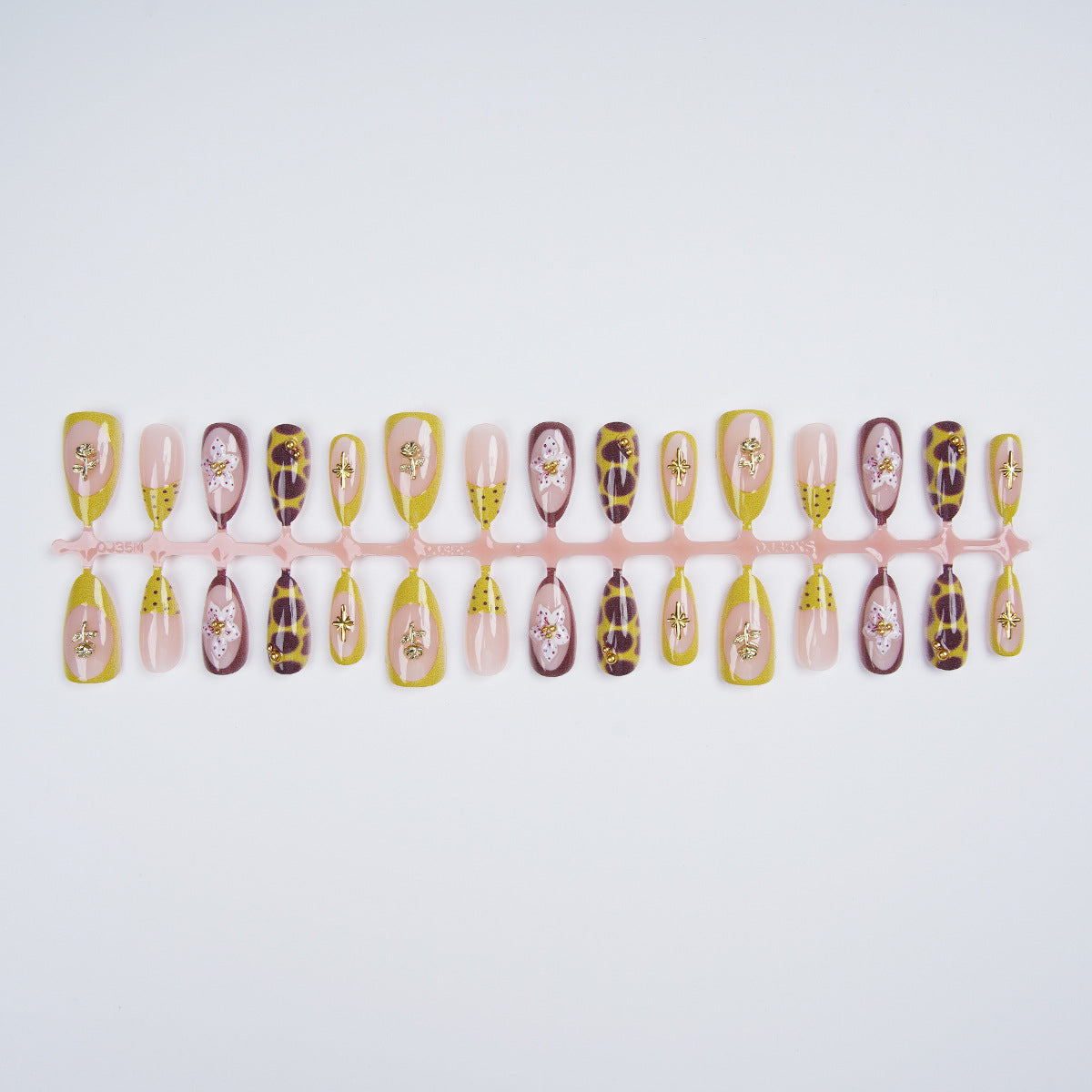 Elegantes Kunstnagel-Set mit einzigartigem Design Brehn