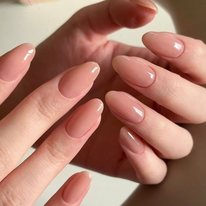 Elegante mandelförmige glanzende Nagelverstärkungen