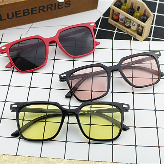 Damen moderne quadratische Sonnenbrille mit minimalistischer Rahmenstruktur Brehn